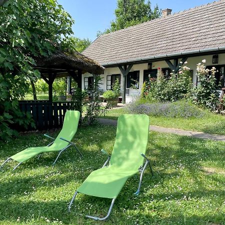 Lelle Vineyard Cottages Balatonlelle Ngoại thất bức ảnh