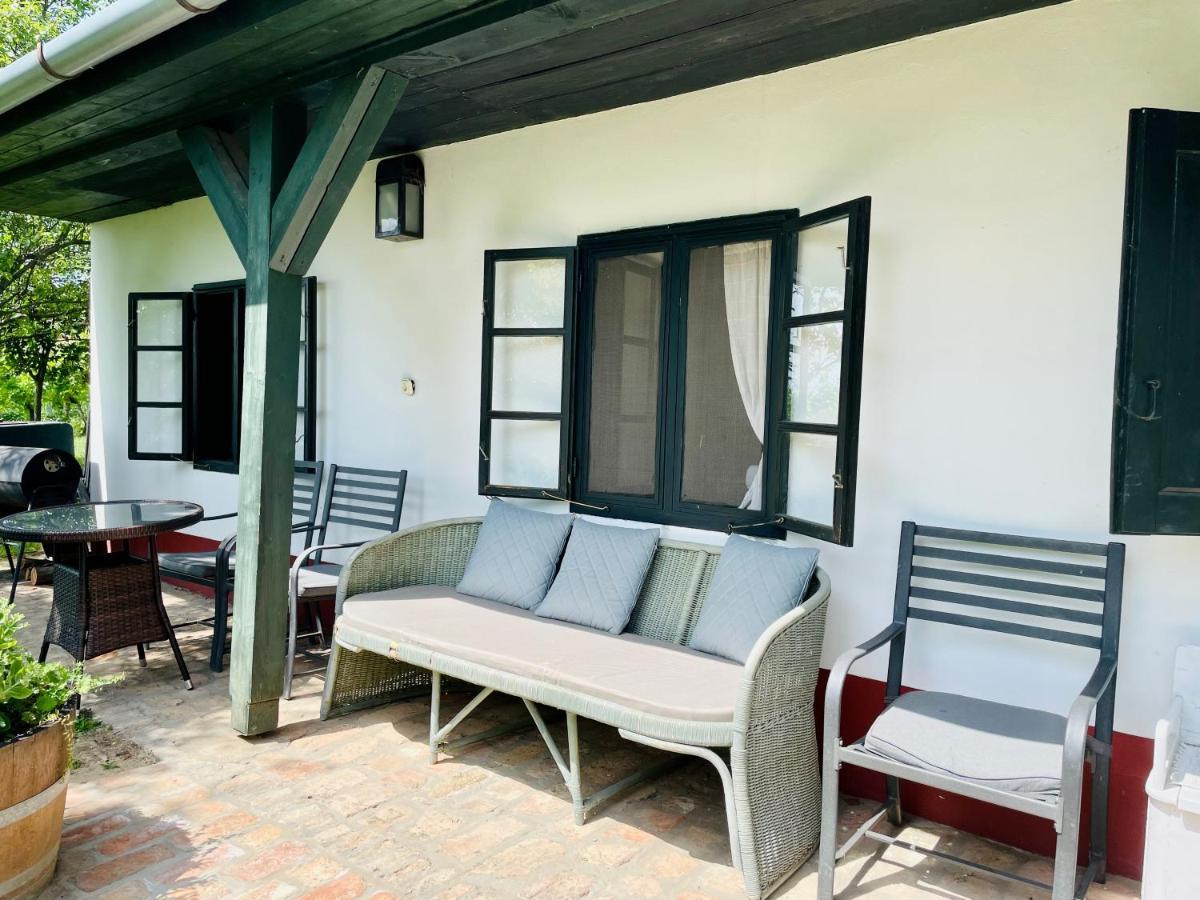 Lelle Vineyard Cottages Balatonlelle Ngoại thất bức ảnh