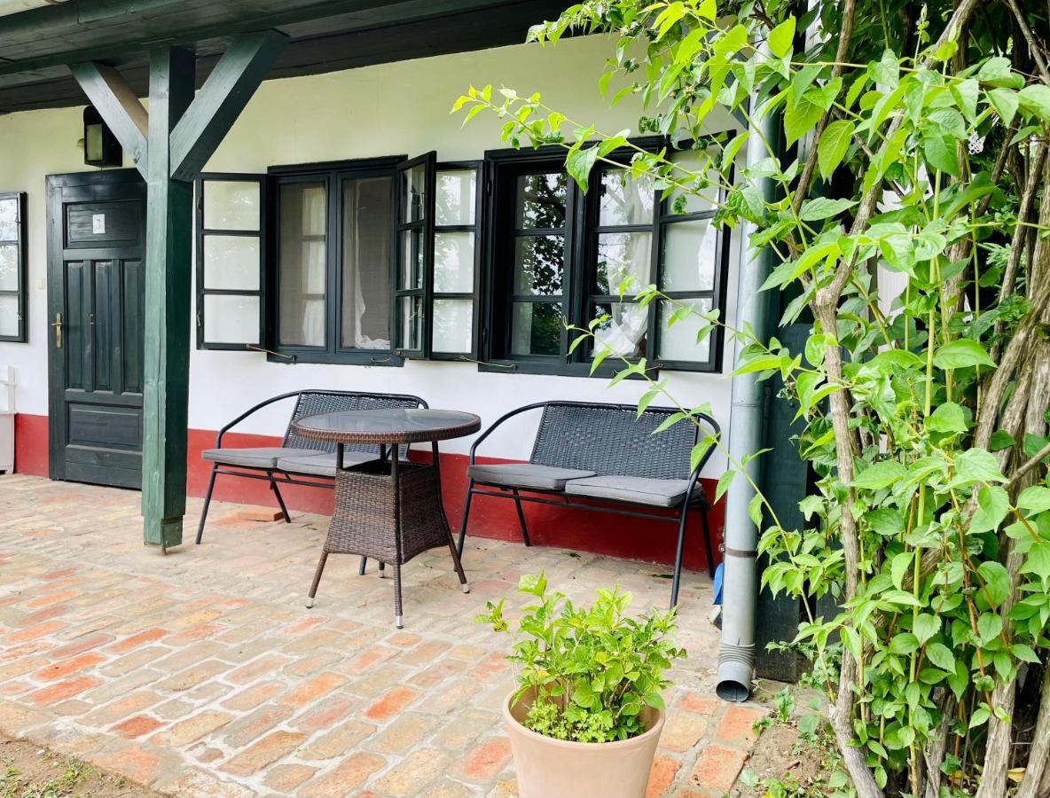 Lelle Vineyard Cottages Balatonlelle Ngoại thất bức ảnh